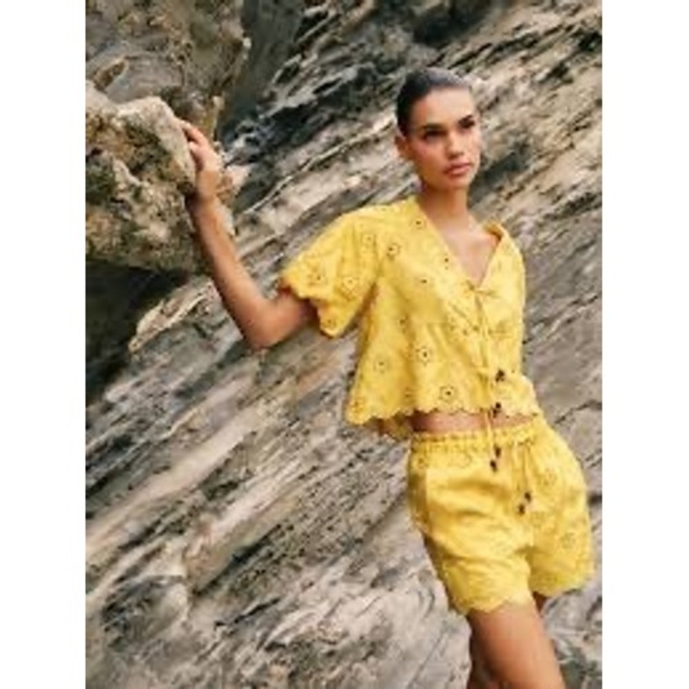 Zara Yellow Eyelet Embroidered Tie-Front Cropped Top Wood Beads Size L 3086/694